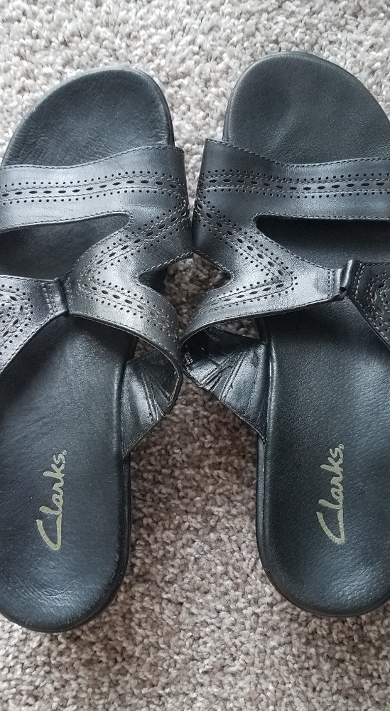 EUC Clarks Sandals Sz 11